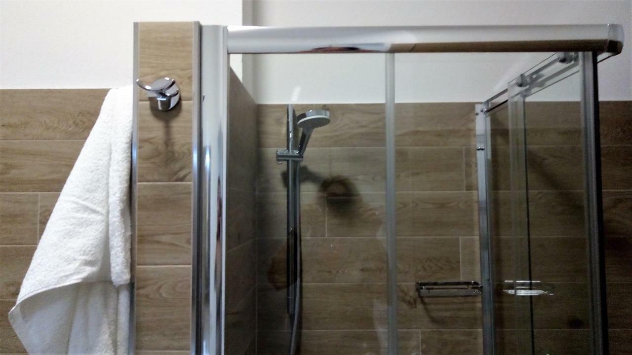 Lovely, Charming And Quiet Apartment In The Centre Air Conditioned And Free Private Garage โกโม ภายนอก รูปภาพ
