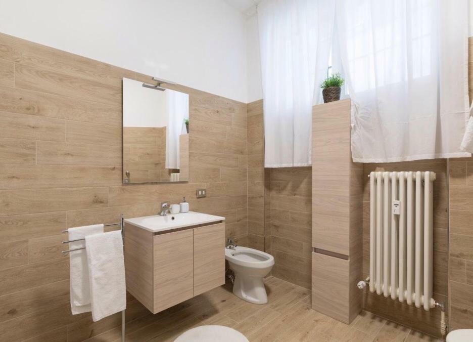 Lovely, Charming And Quiet Apartment In The Centre Air Conditioned And Free Private Garage โกโม ภายนอก รูปภาพ